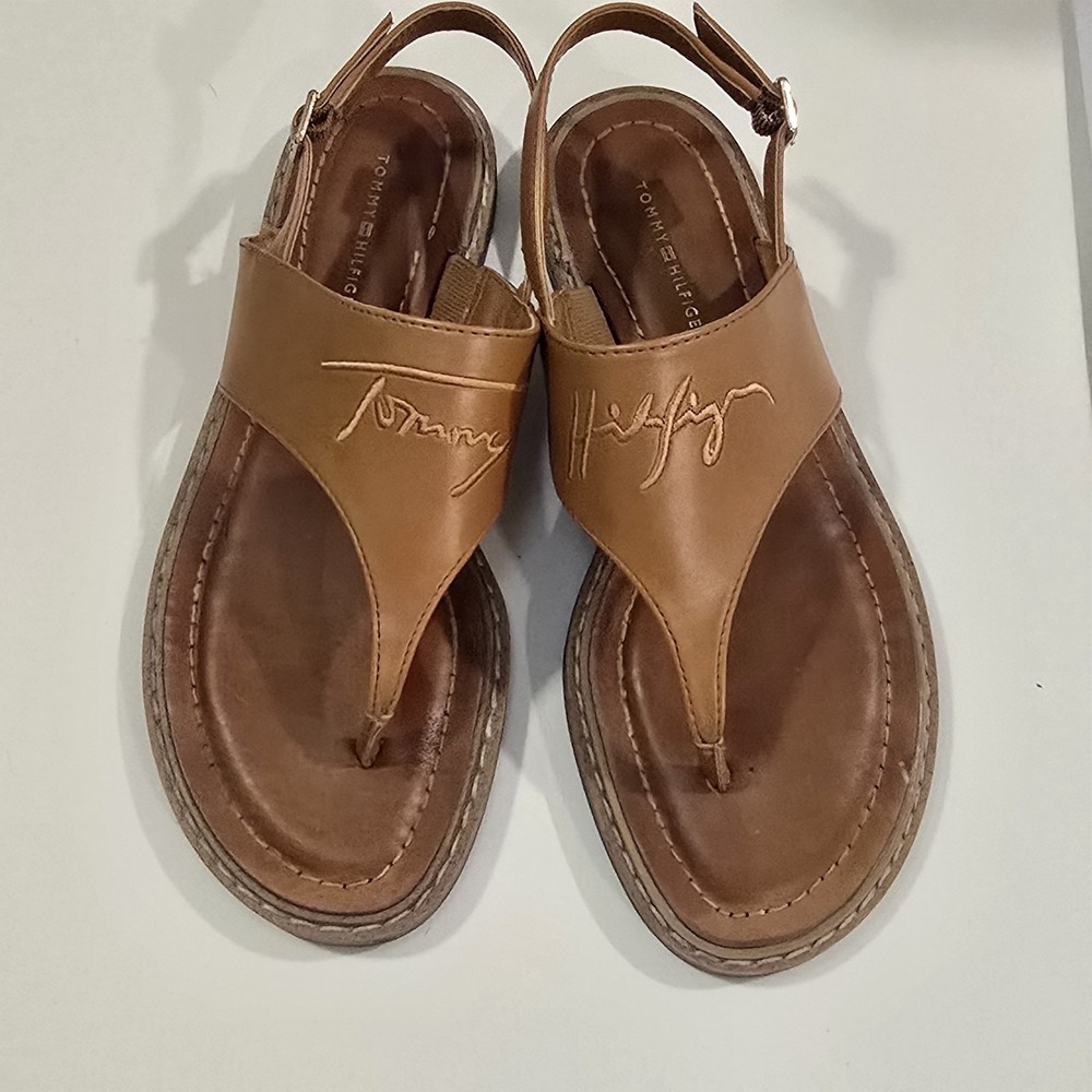 Tommy Hilfiger Sandals Women 8M Cognac Brown T Strap Thong Slingback